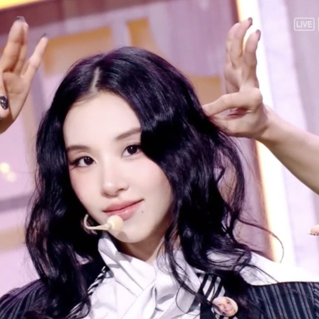 Recent activity shot of Chaeyoung (TWICE)