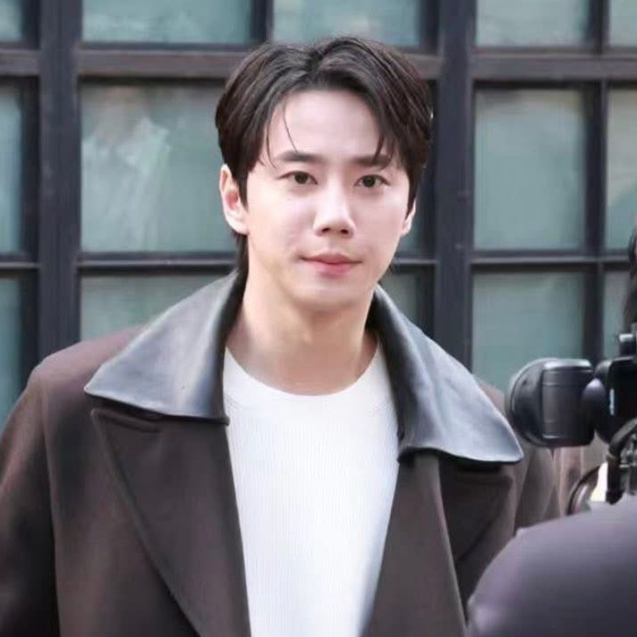 Recent activity shot of Lee Junyoung
