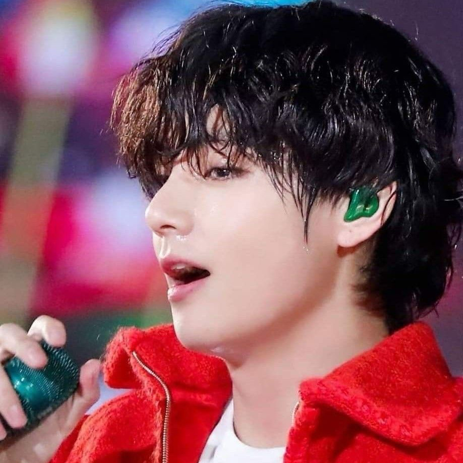 Latest photo of V (BTS)