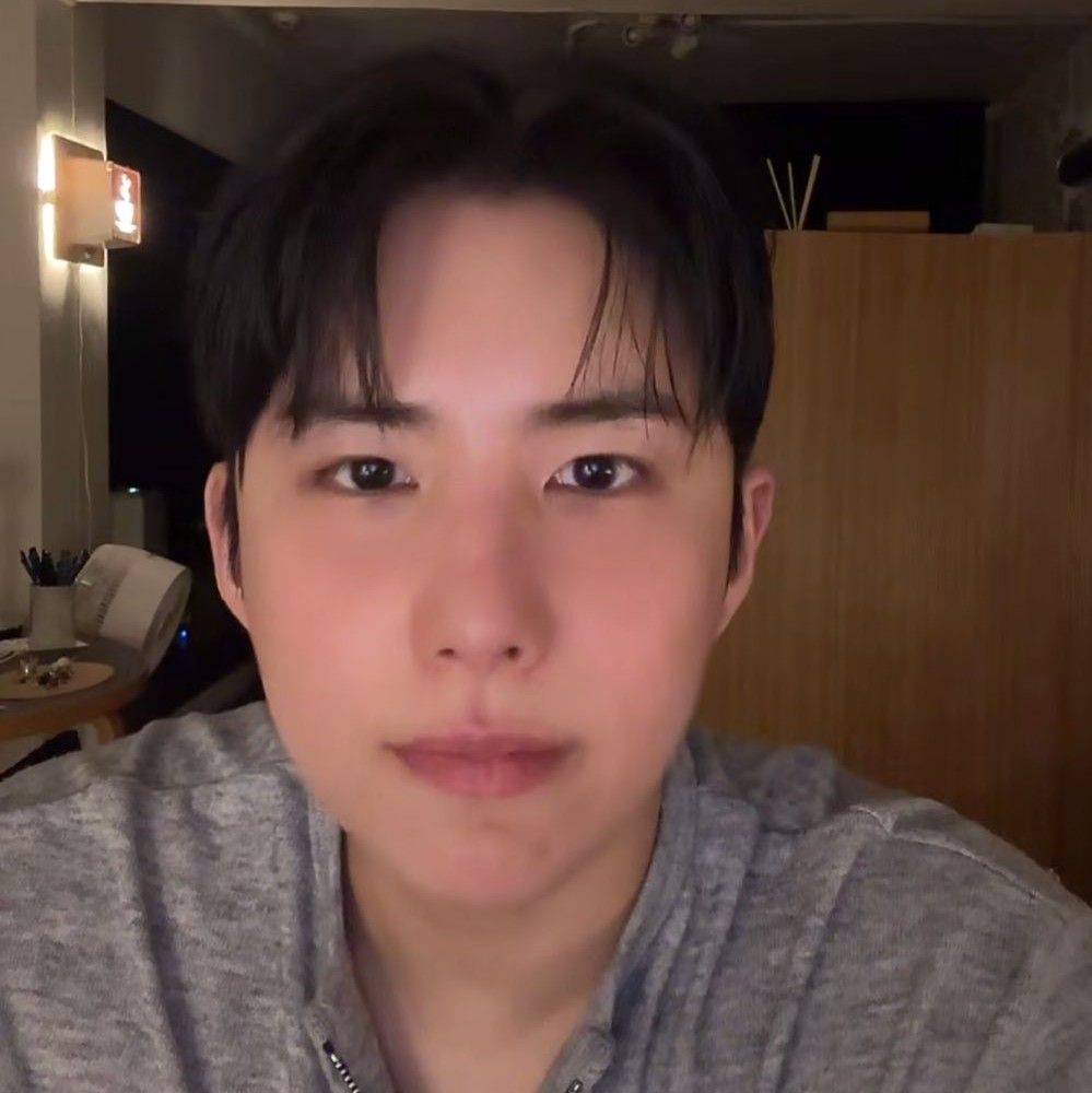 Behind-the-scenes cut of Wow (A.C.E)