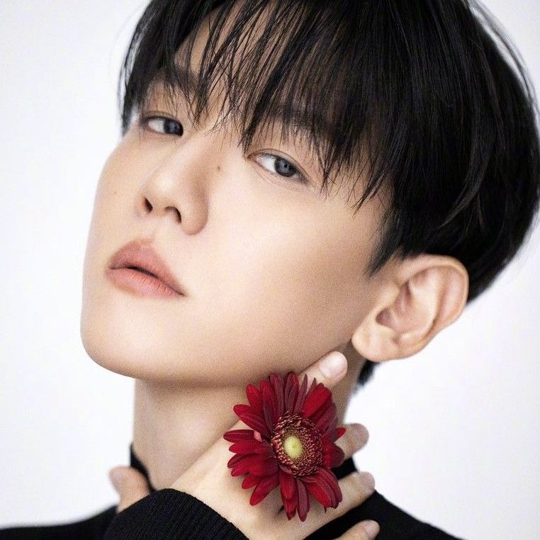 백현 (EXO)의 비하인드 컷