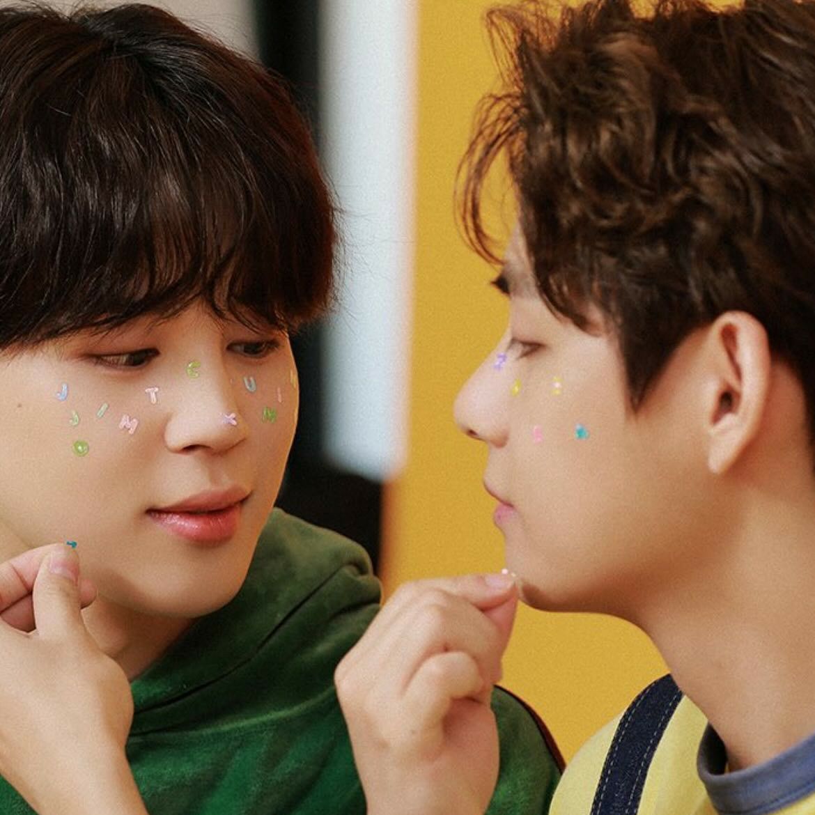 Behind-the-scenes cut of V (BTS)