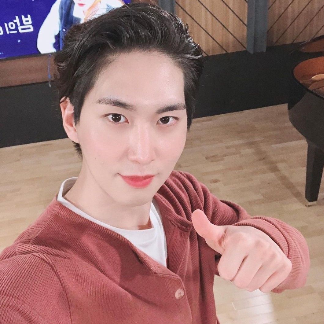 Recent activity shot of Shinwon (PENTAGON)