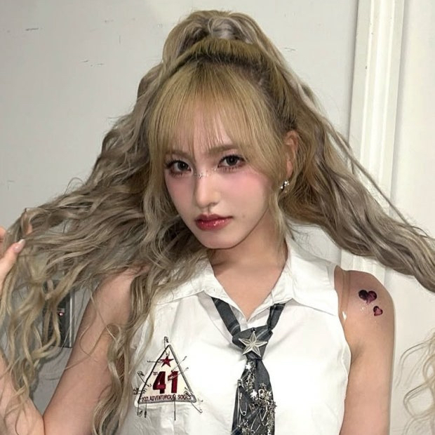 Foto aktivitas terbaru LIZ (IVE)