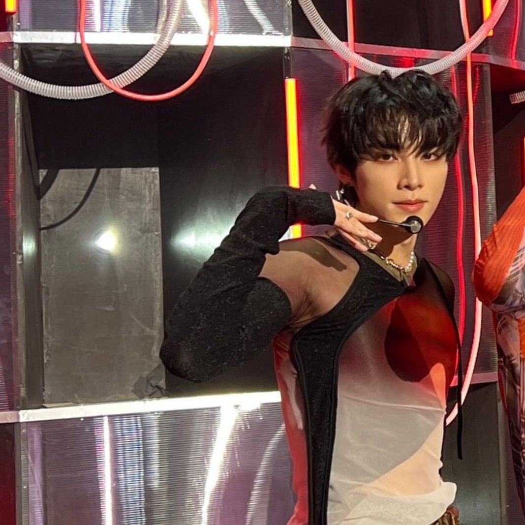 Behind-the-scenes cut of WayV
