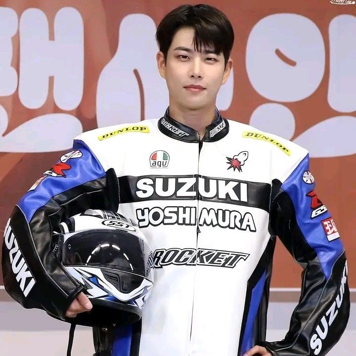 A moment captured by MJ (ASTRO)'s fan