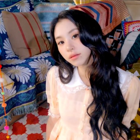 Behind-the-scenes cut of Chaeyoung (TWICE)