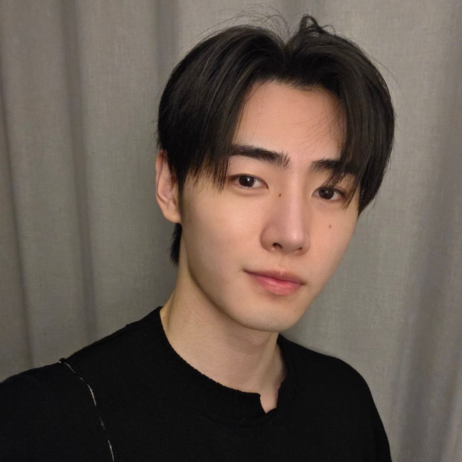 Foto aktivitas terbaru Sunghoon (ENHYPEN)