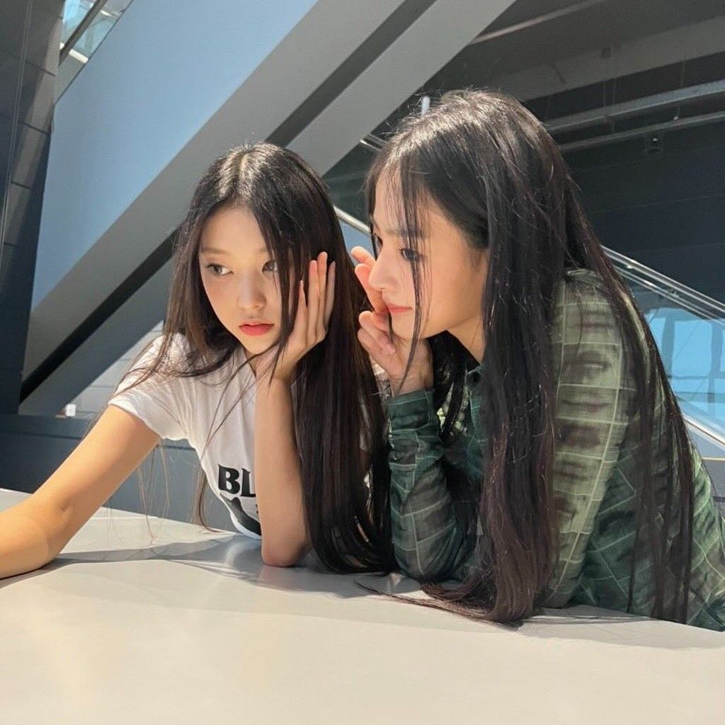 Behind-the-scenes cut of NewJeans