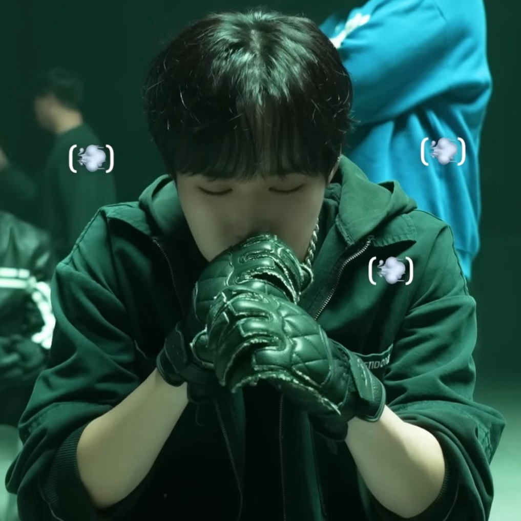 Behind-the-scenes cut of Kim Junseo (ALPHA DRIVE ONE)