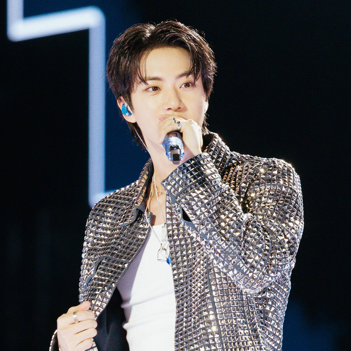 진 (방탄소년단)의 최신 사진