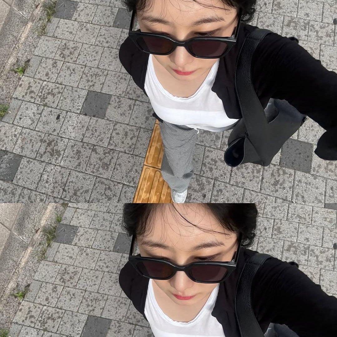 A moment captured by Lee Chaeyeon's fan