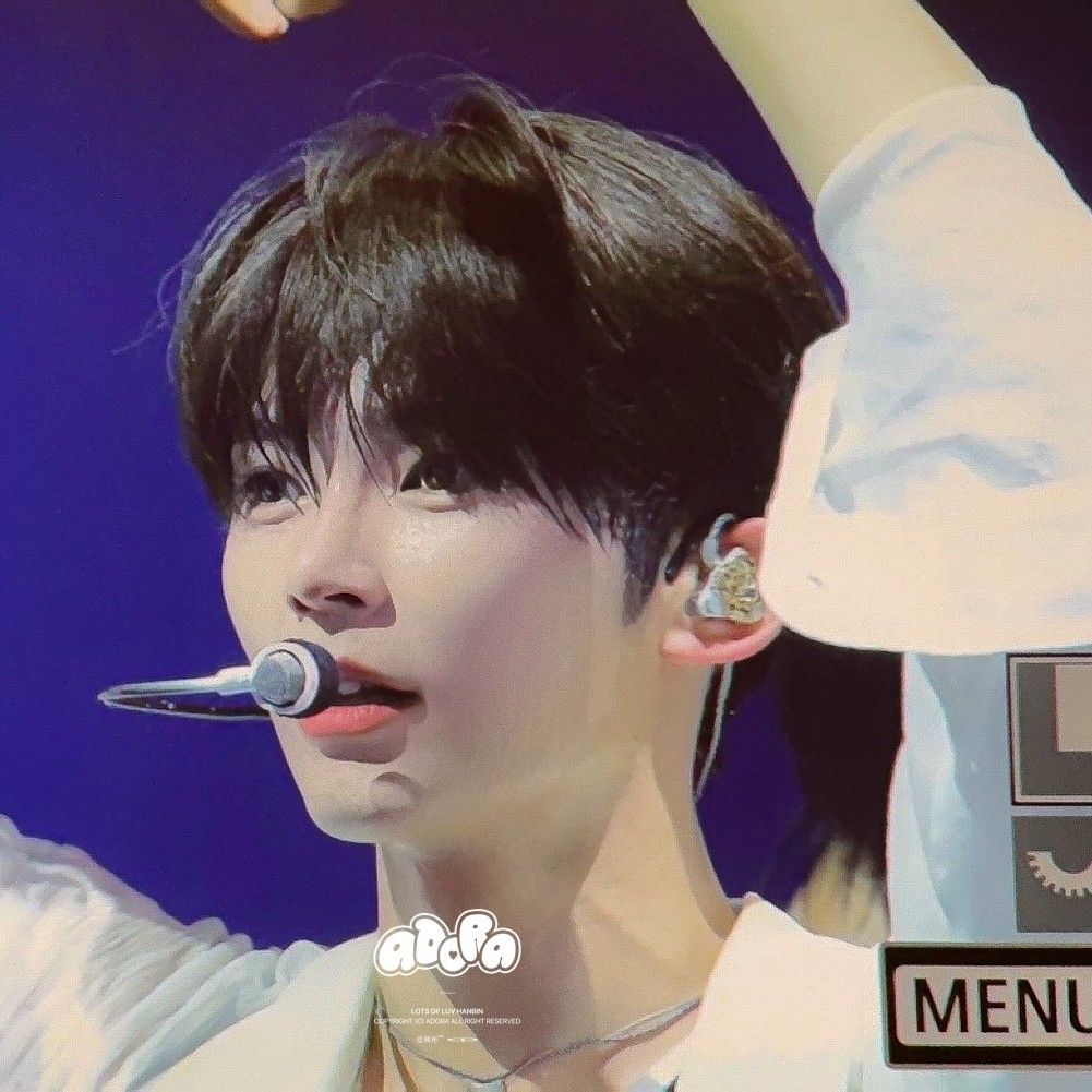 A moment captured by Sung Hanbin (ZEROBASEONE)'s fan