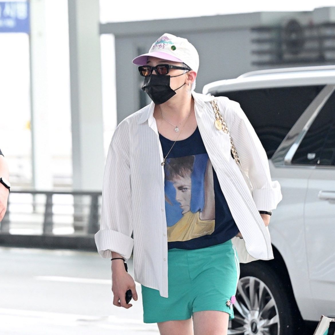 Recent activity shot of G-DRAGON (BIGBANG)