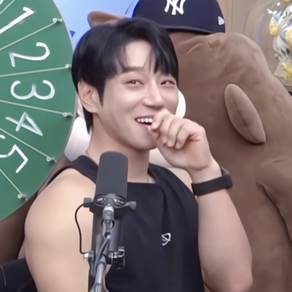 A moment captured by Hwang Chiyeol's fan