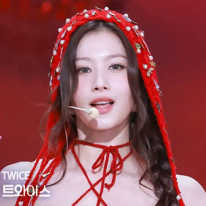 Behind-the-scenes cut of Sana (TWICE)