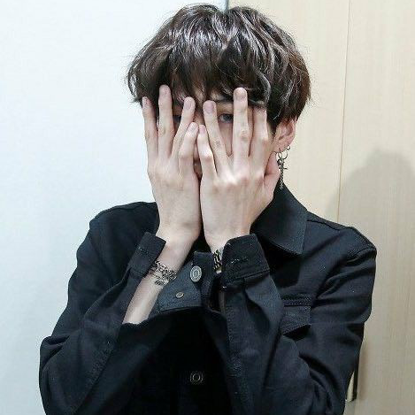 Foto aktivitas terbaru SUGA (BTS)