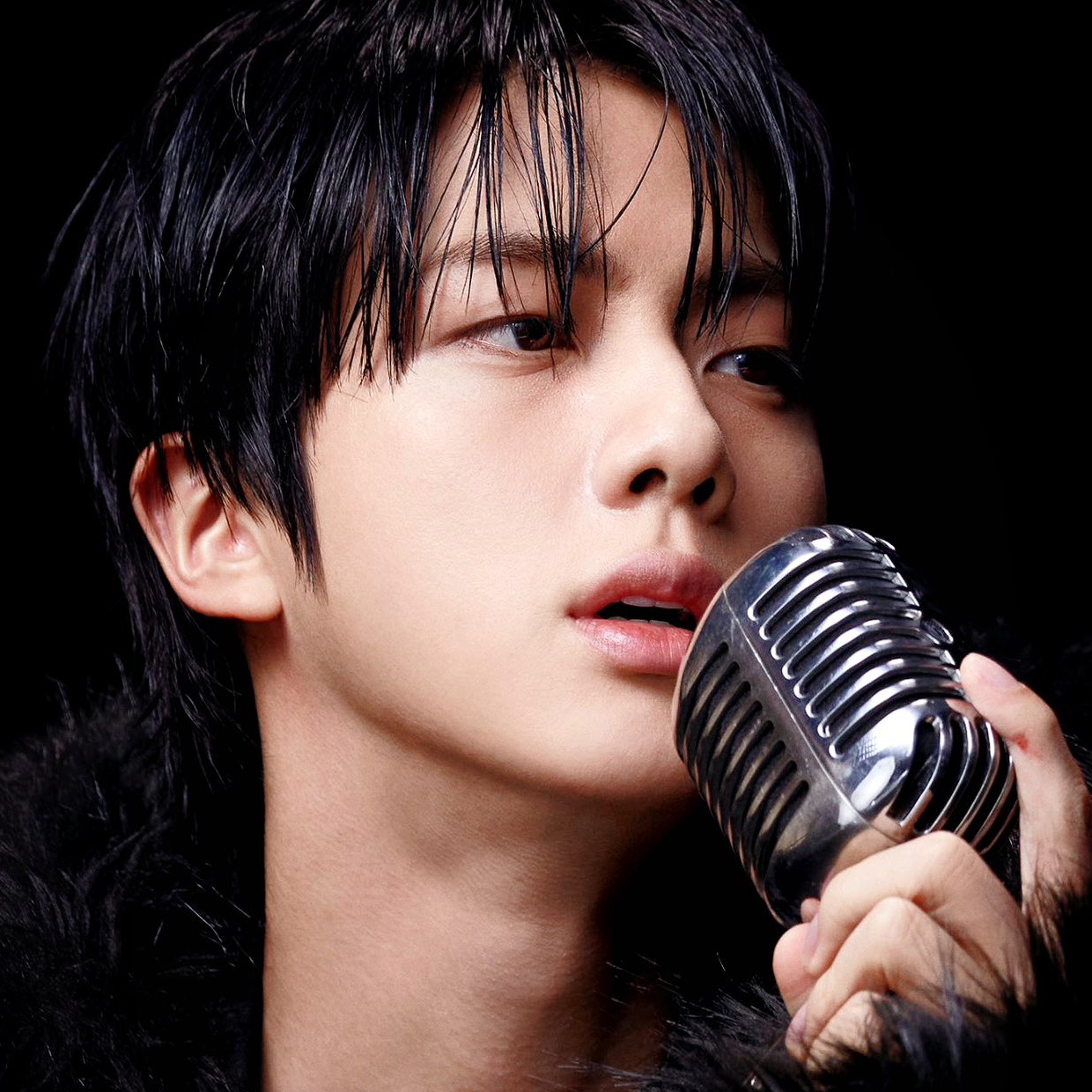 Behind-the-scenes cut of Jin (BTS)
