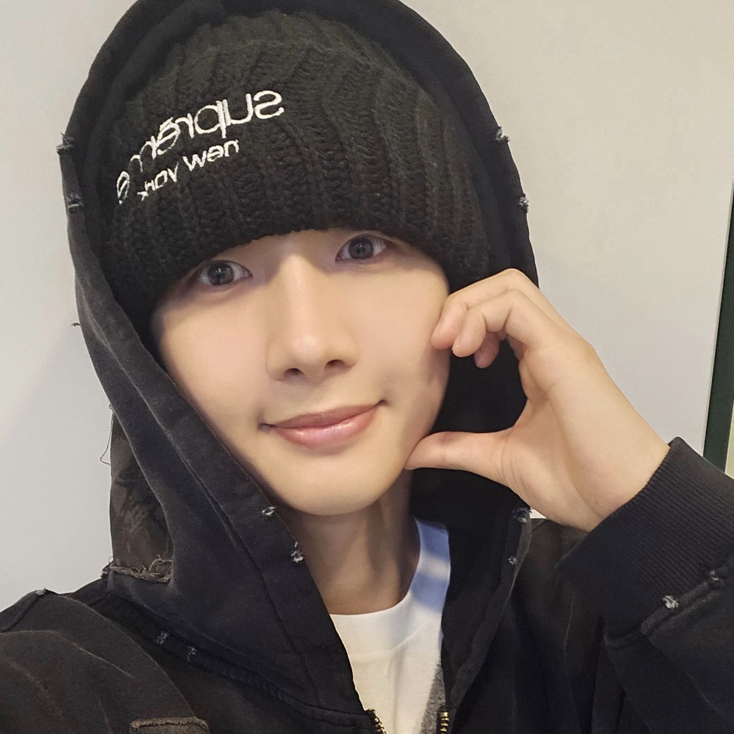 A moment captured by Hui (PENTAGON)'s fan