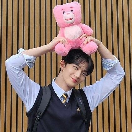 Latest photo of Bae Jinyoung