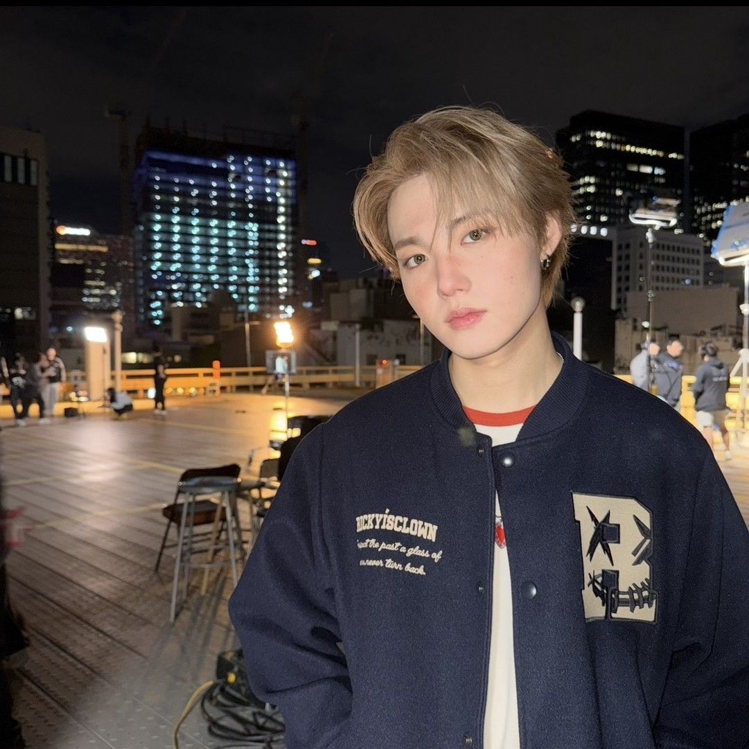 Latest photo of Doyoung (TREASURE)