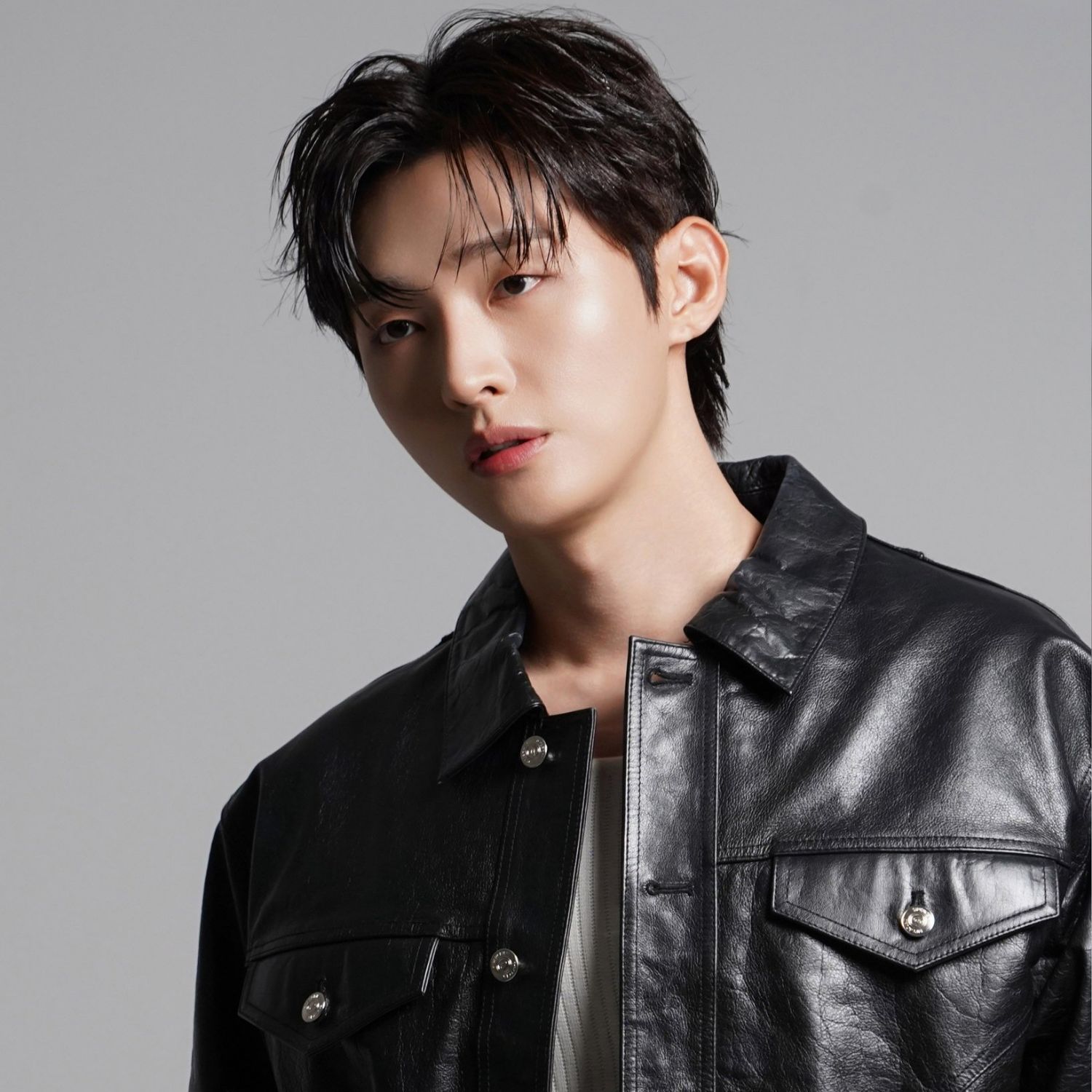 Behind-the-scenes cut of Yoon Jisung