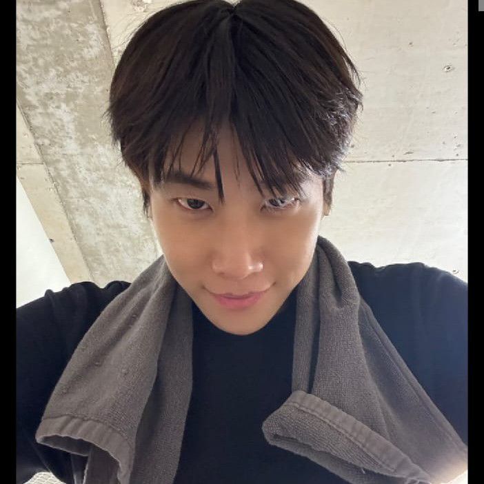 A moment captured by MJ (ASTRO)'s fan