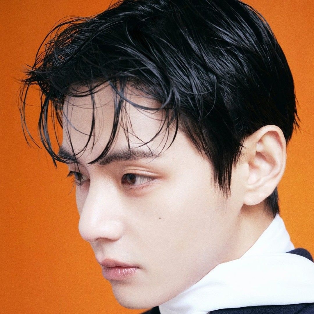 뷔 (방탄소년단)의 최신 사진