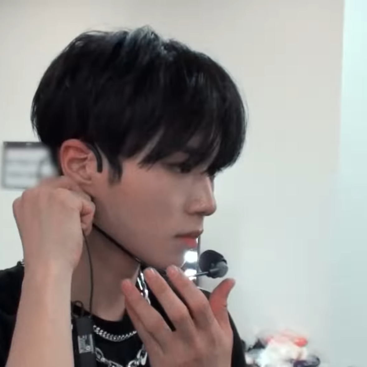 Behind-the-scenes cut of Kim Junseo (ALPHA DRIVE ONE)