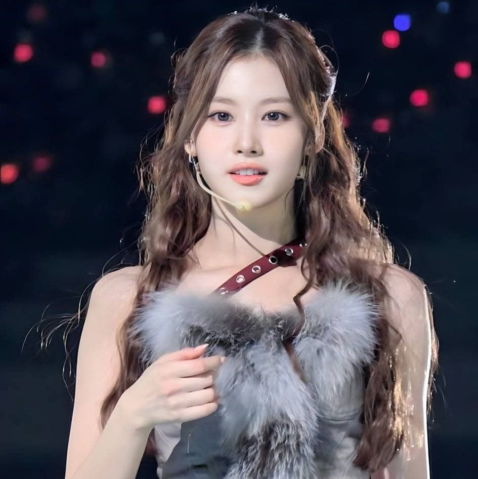 사나 (TWICE)의 비하인드 컷