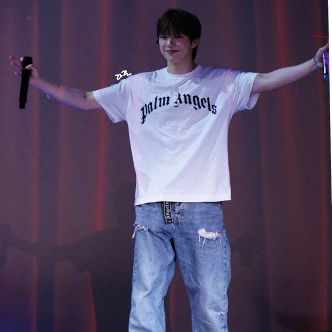 Behind-the-scenes cut of Kang Daniel