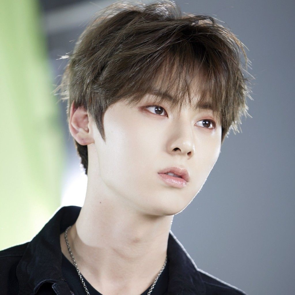 Foto aktivitas terbaru Hwang Minhyun