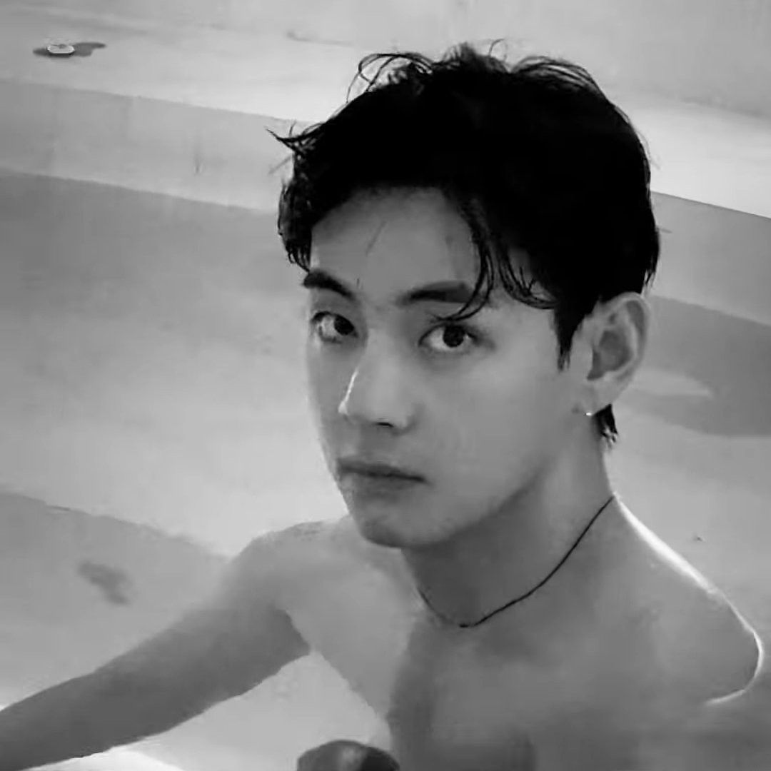 뷔 (방탄소년단)의 최신 사진