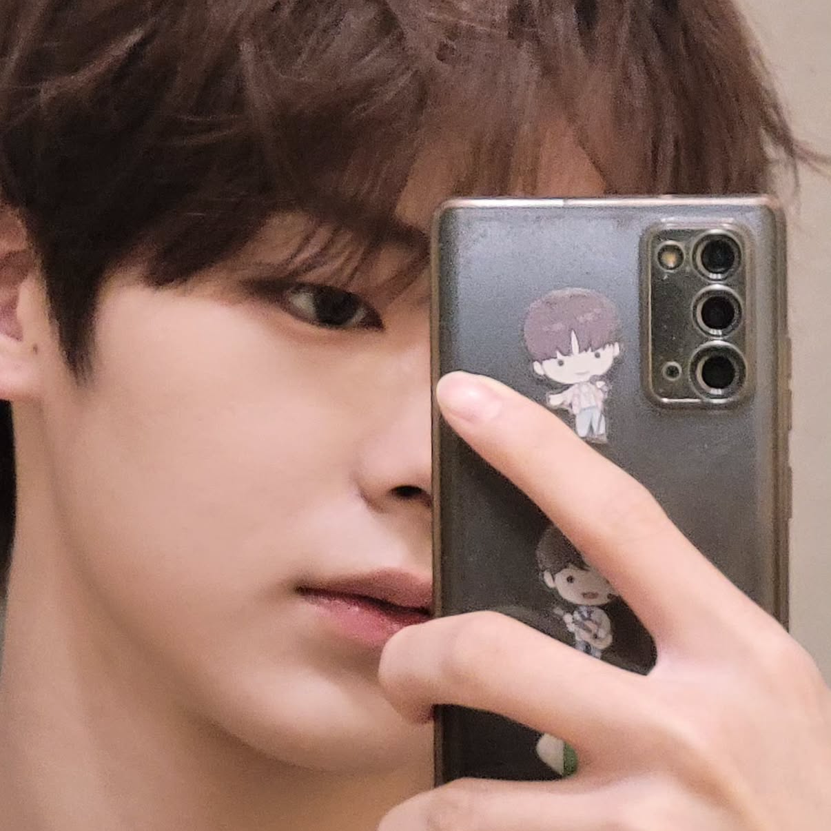 A moment captured by Kang Woojin's fan