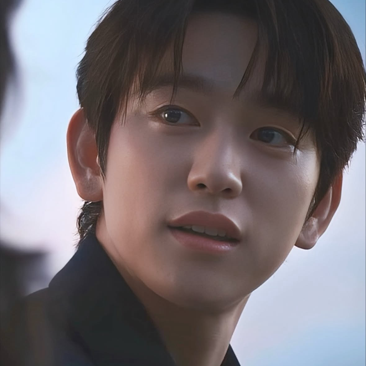 Behind-the-scenes cut of Jinyoung (GOT7)