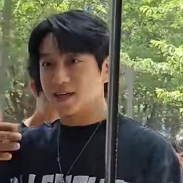 Behind-the-scenes cut of Hwang Chiyeol
