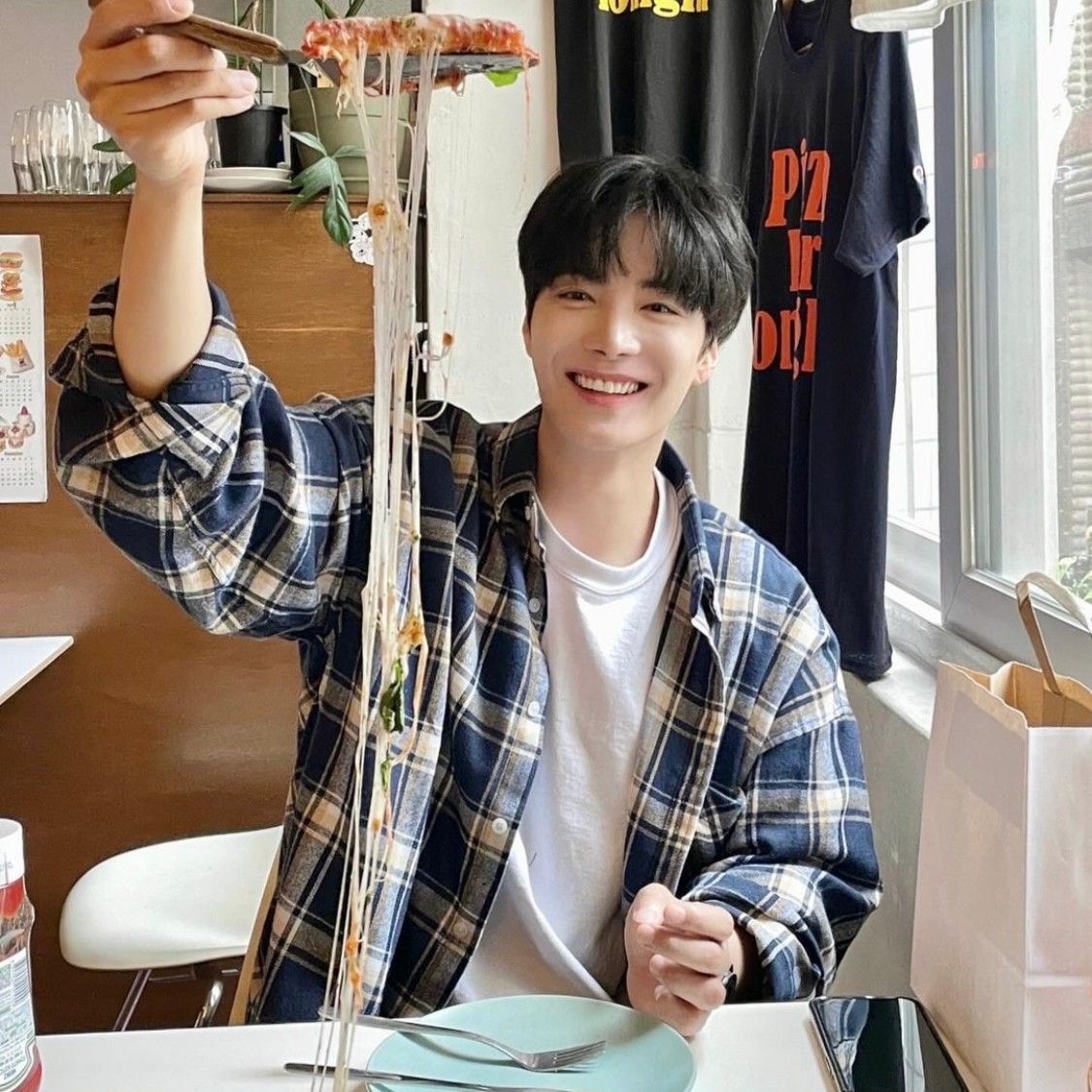 Behind-the-scenes cut of Kim Jonghyeon
