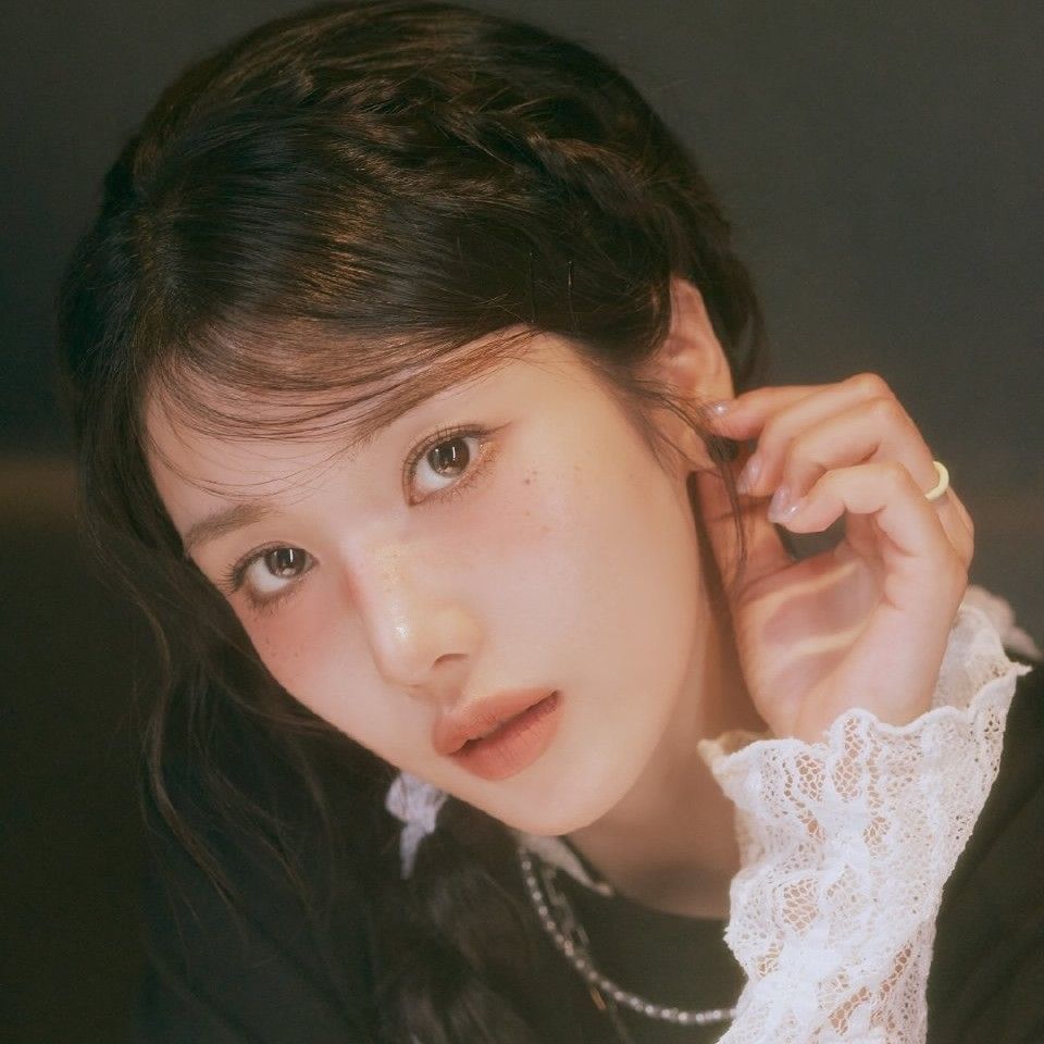 Behind-the-scenes cut of Kwon Eunbi