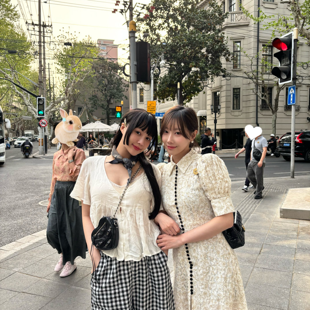 A moment captured by DREAMCATCHER's fan