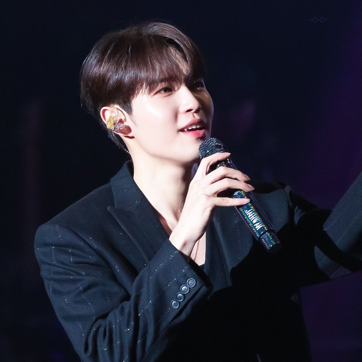 Behind-the-scenes cut of Kim Jaehwan