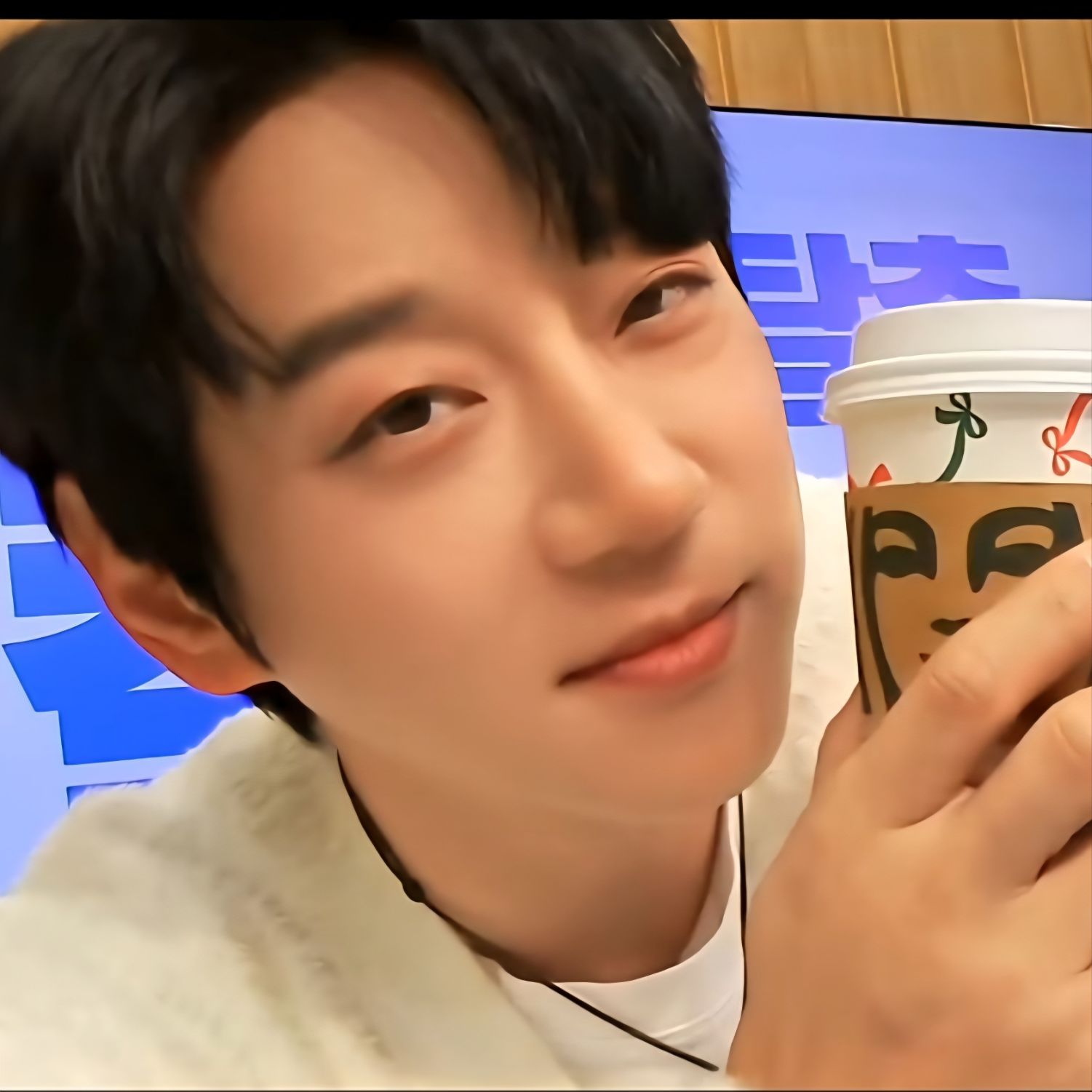 Behind-the-scenes cut of Hwang Chiyeol