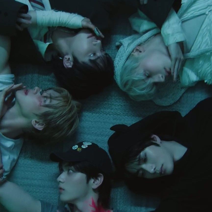 A moment captured by TOMORROW X TOGETHER's fan