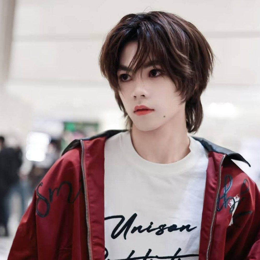 Behind-the-scenes cut of Xiong (NexT1DE)