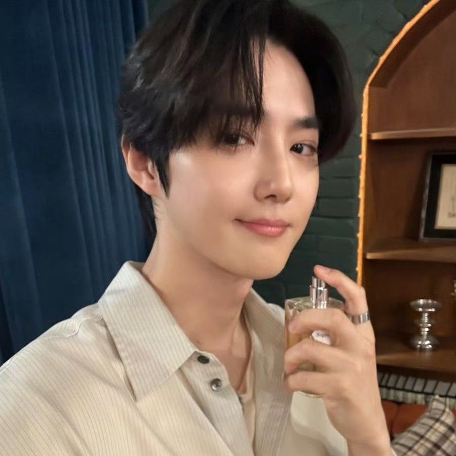 A moment captured by Suho (EXO)'s fan