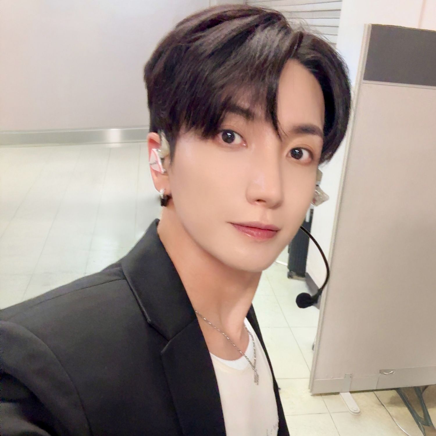 Behind-the-scenes cut of Leeteuk (Super Junior)