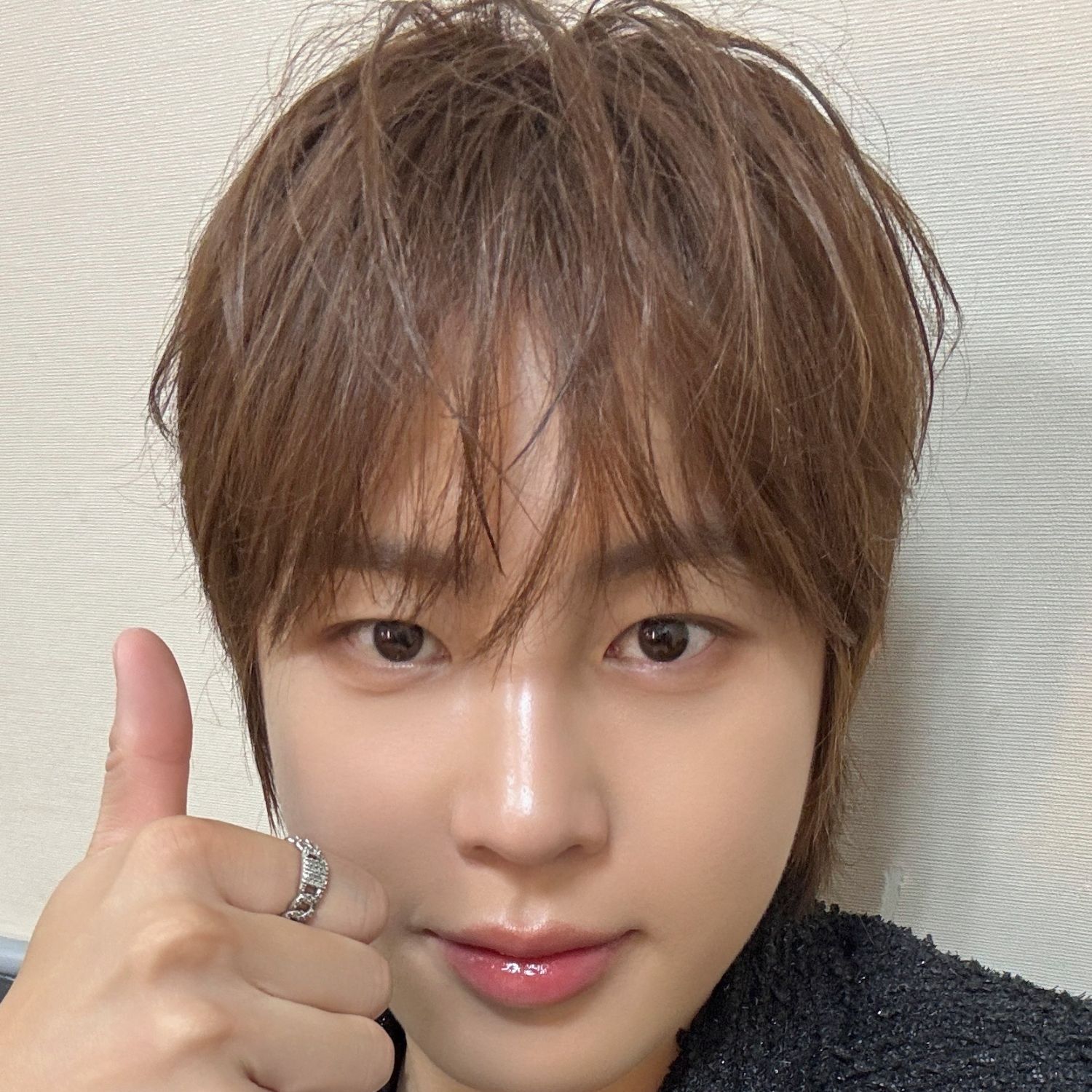 A moment captured by Ha Sungwoon's fan