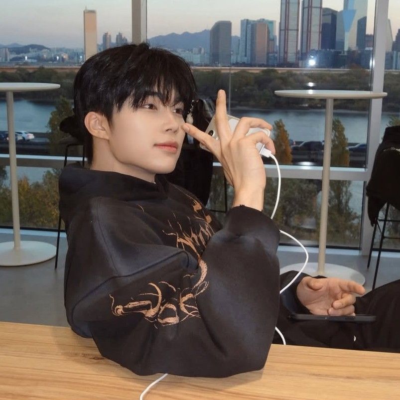 Behind-the-scenes cut of Park Gunwook (ZEROBASEONE)