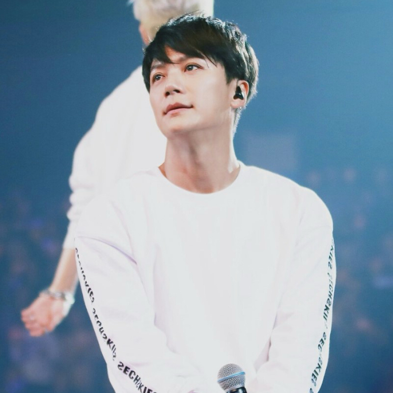 A moment captured by SECHSKIES's fan