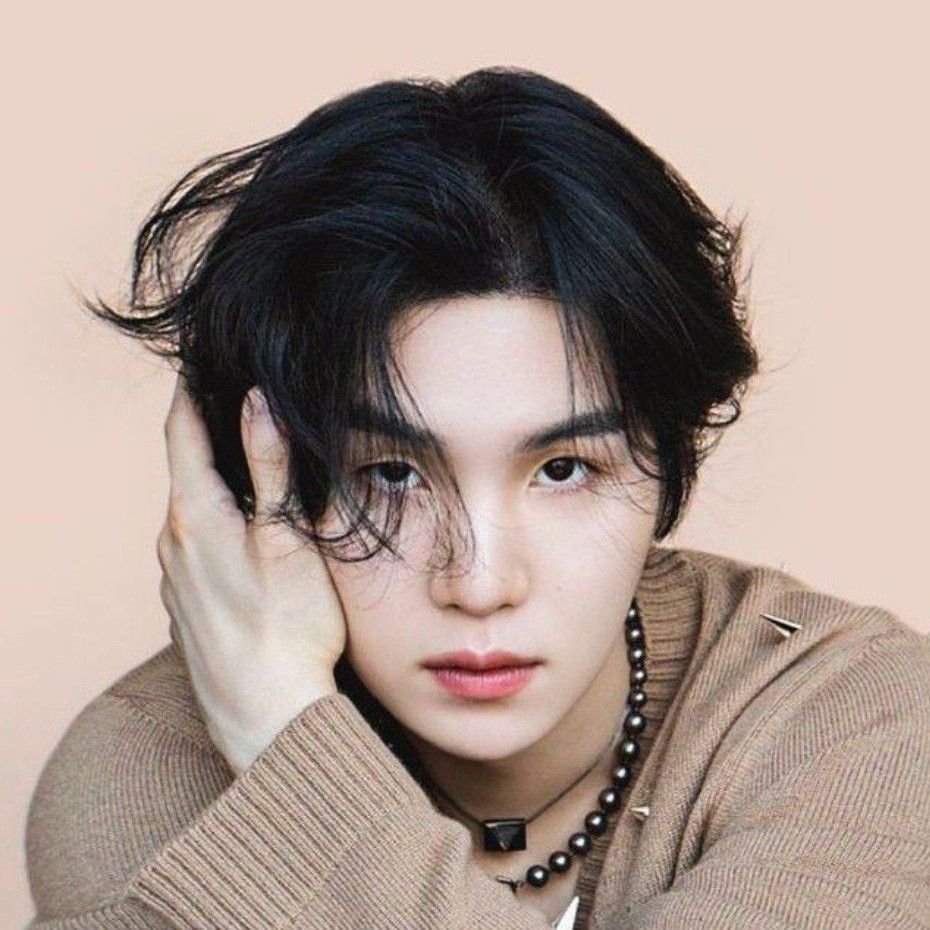 SUGA (防弹少年团)的最新照片