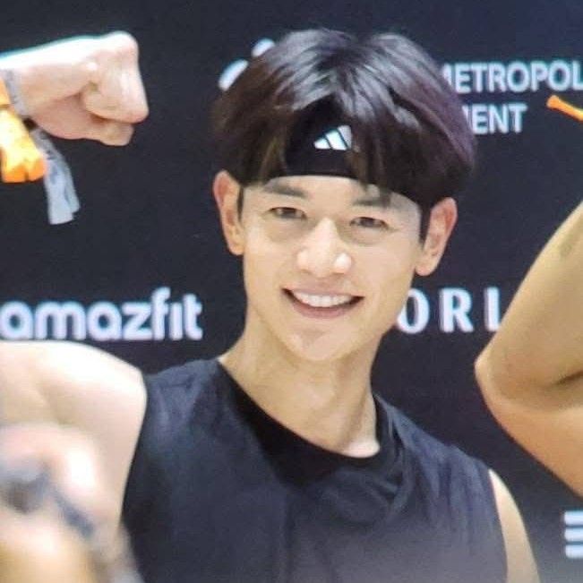 Behind-the-scenes cut of Minho (SHINee)